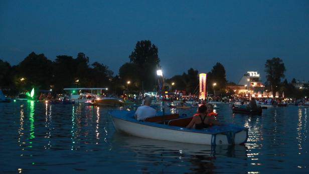 Ausflugstipp Alte Donau: Romantische Bootsfahrt bei Vollmond