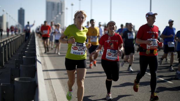 Wer sportelt, braucht mehr Eisen. Insbesondere Ausdauersportler wie Marathonläufer oder Triathleten haben einen bis zu zehnfach erhöhten Eisenbedarf.