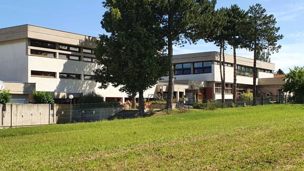 Großwarasdorf:Denkmalschutz für die Schule?