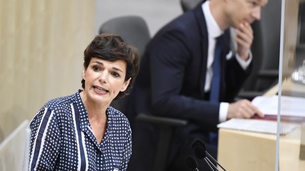 Rendi-Wagner im Nationalrat: "Es muss fetzen, Frau Ministerin"