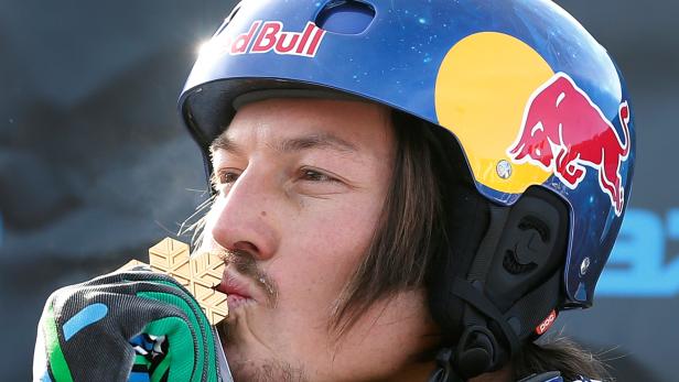 FILE PHOTO: Australia's Pullin kisses his medal on the podium after the men's snowboard-Cross finals at the FIS Snowboard World Championships in Stoneham