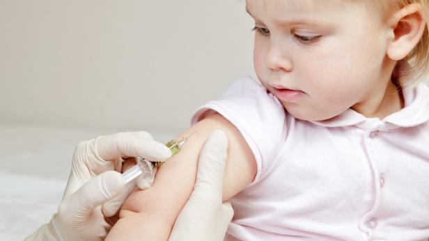 Je jünger das Kind, desto aufwendiger die Prüfung des Impfstoffs.