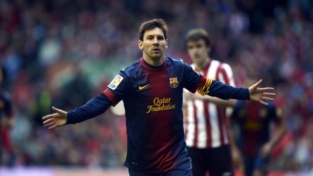 Barcelona&#039;s Lionel Messi celebrates a goal against Athletic Bilbao during their Spanish first division soccer match at San Mames stadium in Bilbao, April 27, 2013. REUTERS/Vincent West (SPAIN - Tags: SPORT SOCCER)