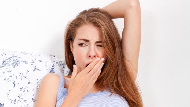 Bildnummer: 54637579
junge attraktive frau lieg…