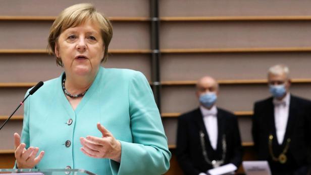 Deutschlands Kanzlerin Angela Merkel im EU-Parlament in Brüssel