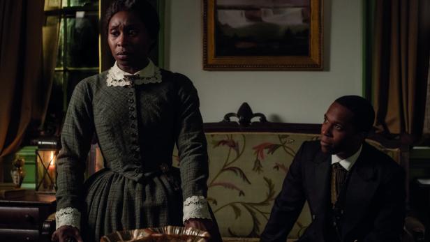 Minty alias Harriet Tubman (Cynthia Erivo) und William Still (Leslie Odom Jr.) engagieren sich als Fluchthelfer: „Harriet “