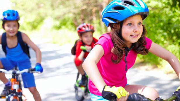 Wichtig ist allerdings - unabhängig von der Sportart - die technisch richtige Ausführung. Bei schon bestehenden Abnützungserscheinungen der großen Gelenke sollten Sportarten mit geringen Stoßbelastungen wie Radfahren, Walken, Schwimmen oder Skilanglaufen betrieben werden.&quot;