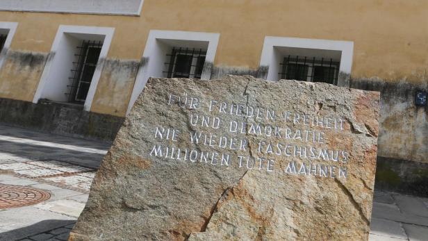 Braunau lehnt Rat von Ministerium ab: Mahnstein bleibt vorm Hitlerhaus