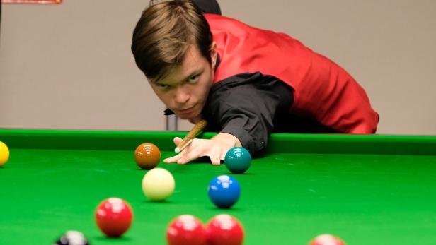 Bitte zu Tisch:  Florian Nüßle fordert Snooker-Star Mark Allen