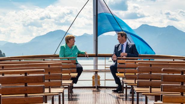 Deutschland: Merkel bei Söder oder die Königin beim Kronprinzen