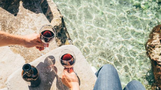 Warum schmeckt der Wein aus dem Urlaub zu Hause nicht so gut?