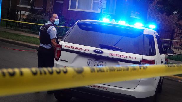 US-AT-LEAST-14-WOUNDED-IN-SHOOTING-OUTSIDE-CHICAGO-FUNERAL-HOME