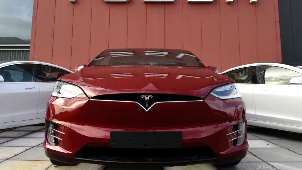 Tesla mit 104 Mio. Dollar Überschuss