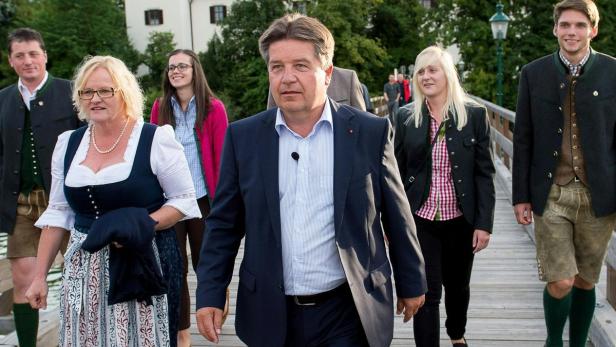 Der Spitzenkandidat der SPÖ für die oberösterreichische Landtagswahl Reinhold Entholzer (v.) anlässlich des Wahlkampfauftaktes der SPÖ OÖ in Gmunden.