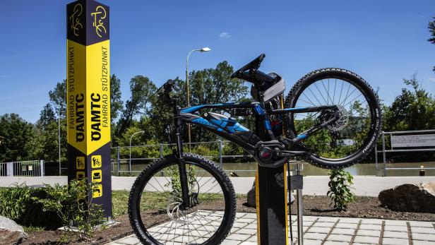 Wie dieser Fahrrad-Stützpunkt in Niederösterreich sollen auch in Wien derartige Service-Stationen entstehen.