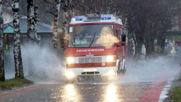 Feuerwehren in Kärnten und der Steiermark nach Unwetter gefordert