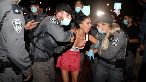 „Femen“-Moment bei Protesten in Israel