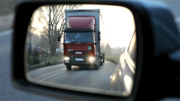 Bezirk Bruck/Leitha: Wenn täglich der Lastwagen grüßt