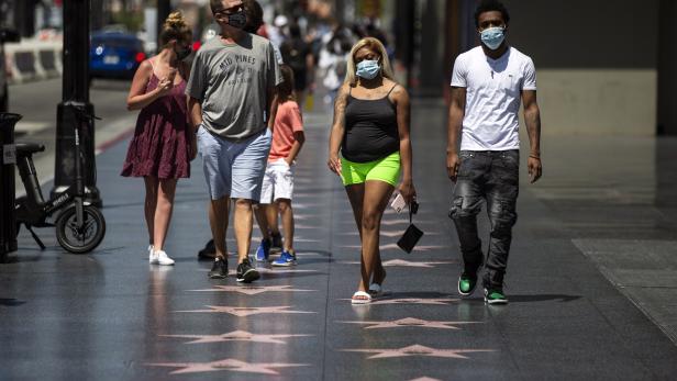 Coronavirus pandemic hits tourism dramatically in Hollywood
