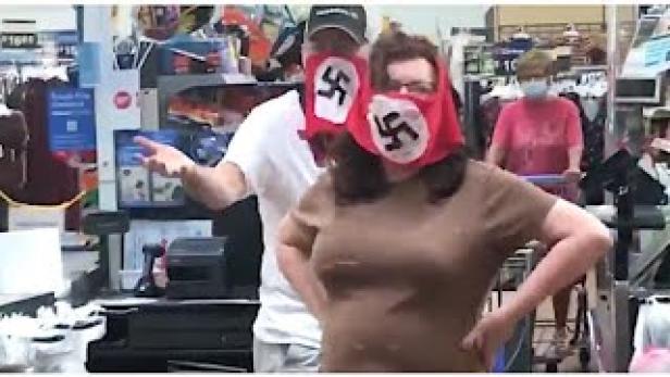 USA: Paar shoppt im Supermarkt mit Swastika-Masken