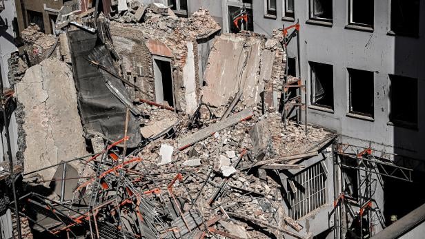 One worker found dead after building collapse in Duesseldorf