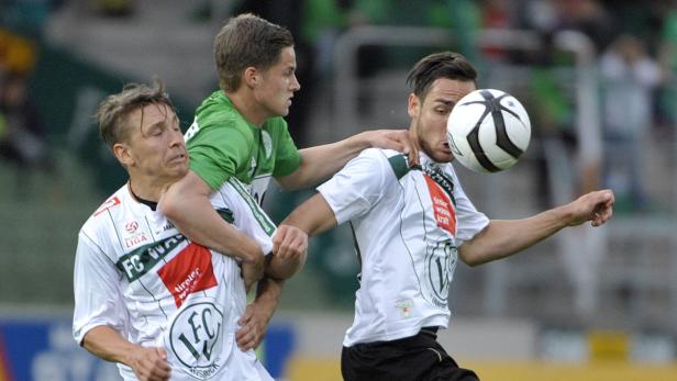 APA12503078 - 27042013 - MATTERSBURG - ÖSTERREICH: vlnr., Christopher Wernitznig (Innsbruck), Thorsten Roecher (Mattersburg), Christian Schilling (Innsbruck) in der Tipp3- Bundesliga - Begegnung zwischen SV Mattersburg und FC Wacker Innsbruck am Samstag, 27. April 2013, in Mattersburg. APA-FOTO: HANS PUNZ