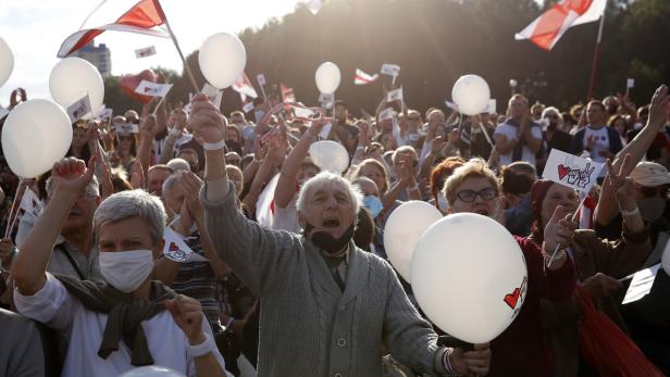 Massenproteste in Belarus: 60.000 wollen "endlich freie Wahlen"