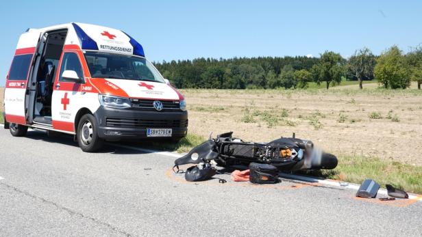 Unfall im Bezirk Scheibbs: Zwischen Purgstall und Zarnsdorf zog sich ein ungarischer Biker bei der Kollision mit einem Pkw schwere Verletzungen zu