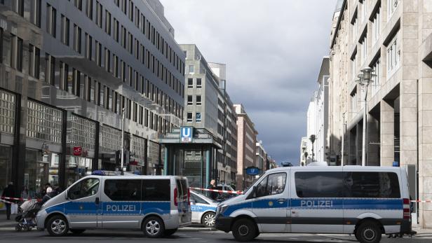 Reizgas bei missglücktem Raubüberfall in Berlin versprüht: Täter flüchtig