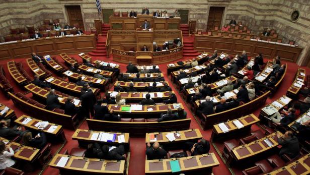 Das griechische Parlament hat am Sonntag ein weiteres Sparpaket gebilligt.