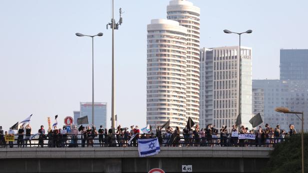 Anti-Netanyahu protest in Tel Aviv