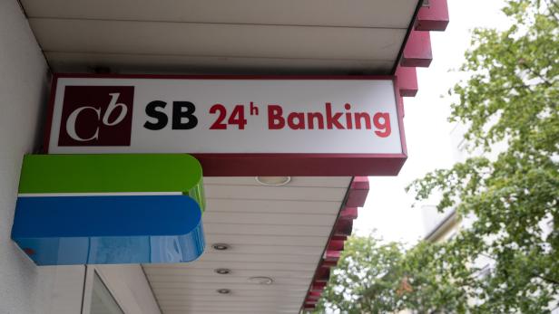 Commerzialbank: Fragwürdige Geldbehebungen vor Sperre