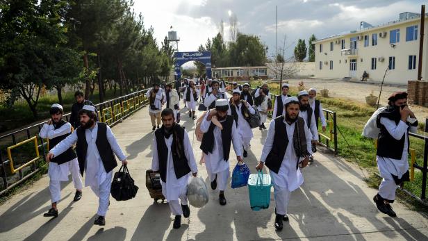 TOPSHOT-AFGHANISTAN-TALIBAN-CONFLICT-PRISONERS