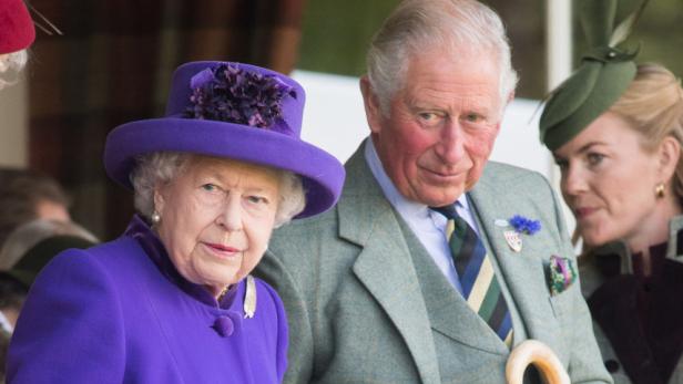 Wieso die Queen Prinz Charles' ehemaligen Butler verklagt
