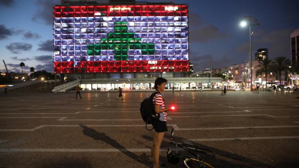 Solidarität: Libanon-Fahne auf Rathaus in Tel Aviv projiziert