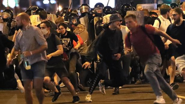Die Polizei geht mit aller Härte gegen die Proteste in Minsk vor