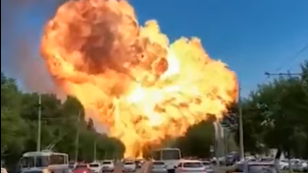 Video: Gewaltige Explosion bei russischer Tankstelle