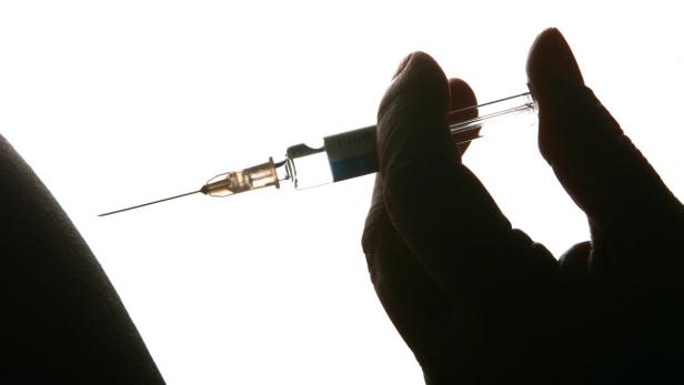 In Italien gibt es elf ungeklärte Todesfälle, die mit dem Grippe-Impfstoff Fluad der Firma Novartis zusammenhängen könnten. Die Behörden ermitteln