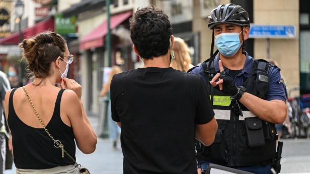 Maskenträger in Paris