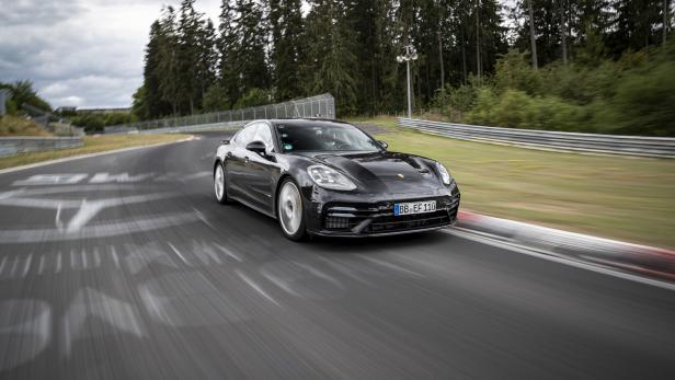 Onboard-Video: Der neue Porsche Panamera auf der Nürburgring-Nordschleife