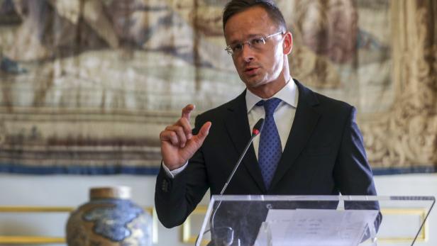 Ungarns Außenminister wegen Luxus-Yachturlaubs unter Druck
