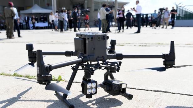 Nehammer: Mit Drohnen gegen illegale Grenzübertritte 