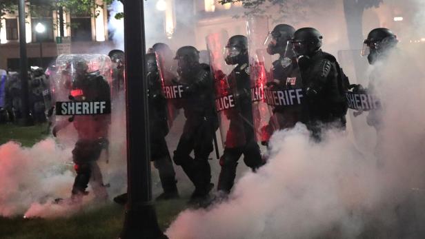 Eskalation bei Demo gegen US-Polizeigewalt: Zwei Menschen tot
