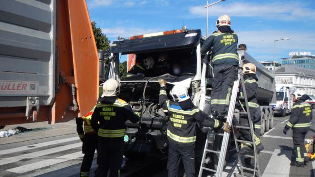 Lastwagen kollidierten: Stau am Wiener Gürtel