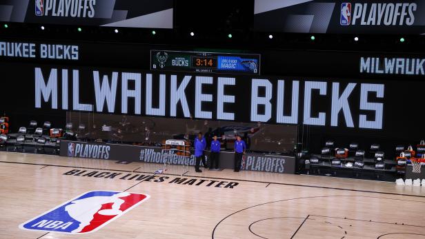 NBA: Playoffs-Orlando Magic at Milwaukee Bucks