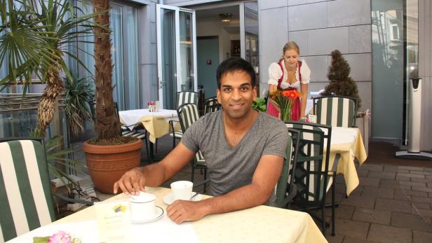 Ramesh Nair sammelt im Hotel Exel Kräfte