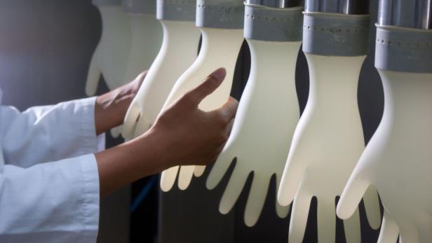 Handschuhproduktion bei Semperit als Problemsparte