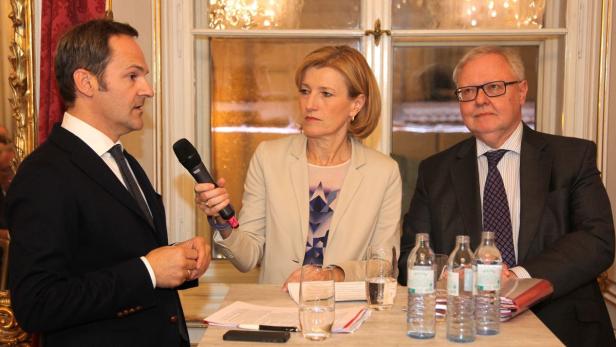 Franz Schellhorn (li.) mit Moderatorin Martina Salomon und Werner Muhm