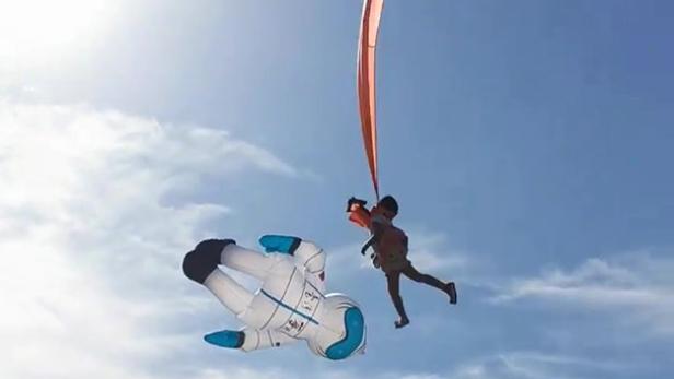 Taiwan: Dreijährige flog mit Drachen durch die Luft