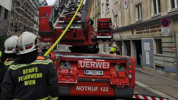 Drei Verletzte durch Zimmerbrand in Wien-Wieden